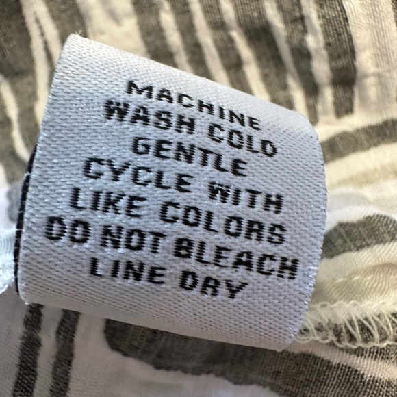 Habitat, top, black and white, excellent condition size large - Picture 7 of 7